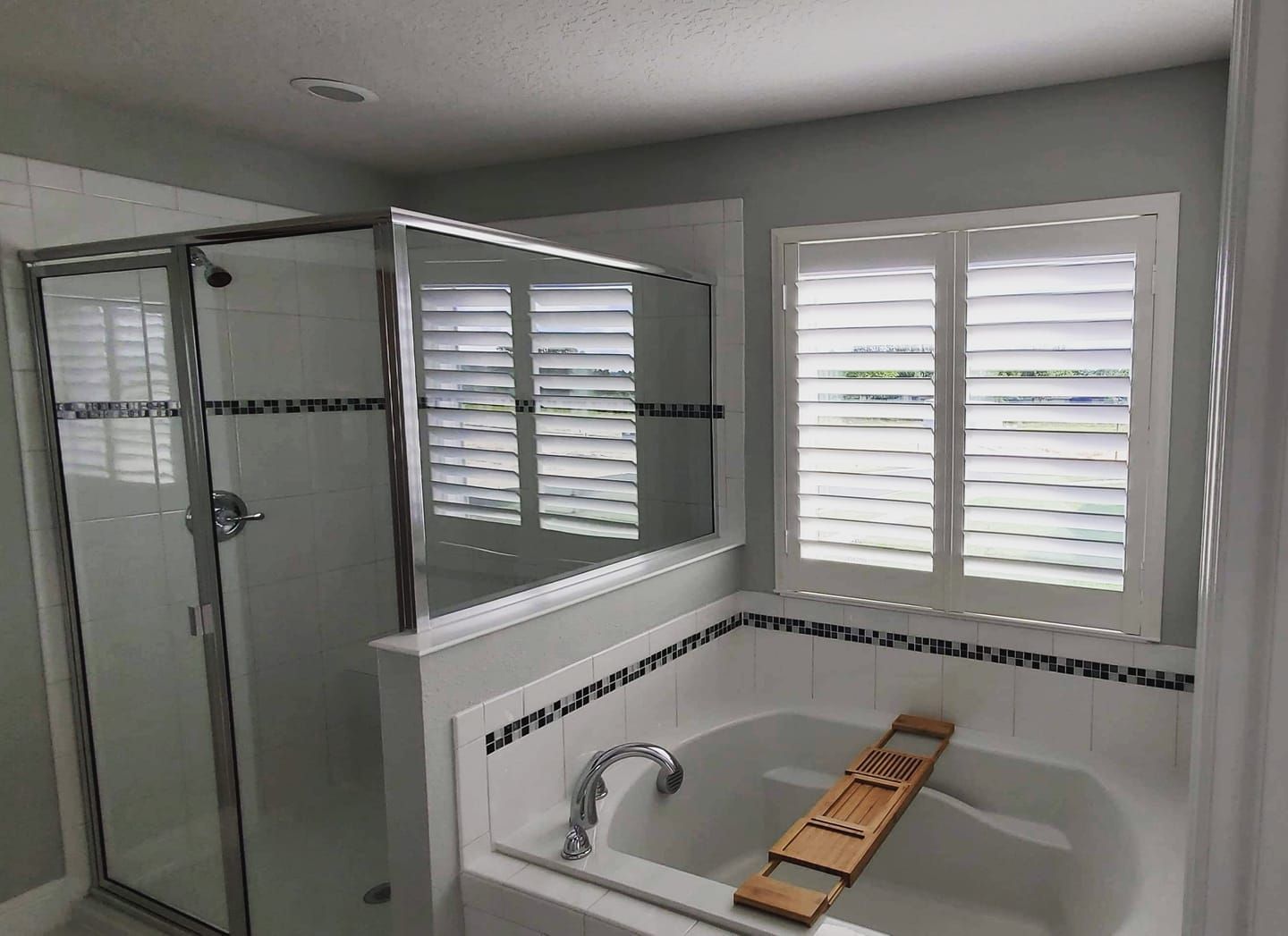Custom plantation shutters kitchen / dining - A&Q Custom Shutters Orlando